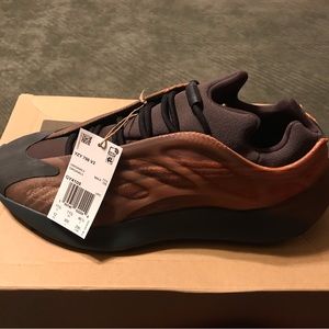 New Adidas Yeezy 700 V3 (Copper Fade) - Size 12